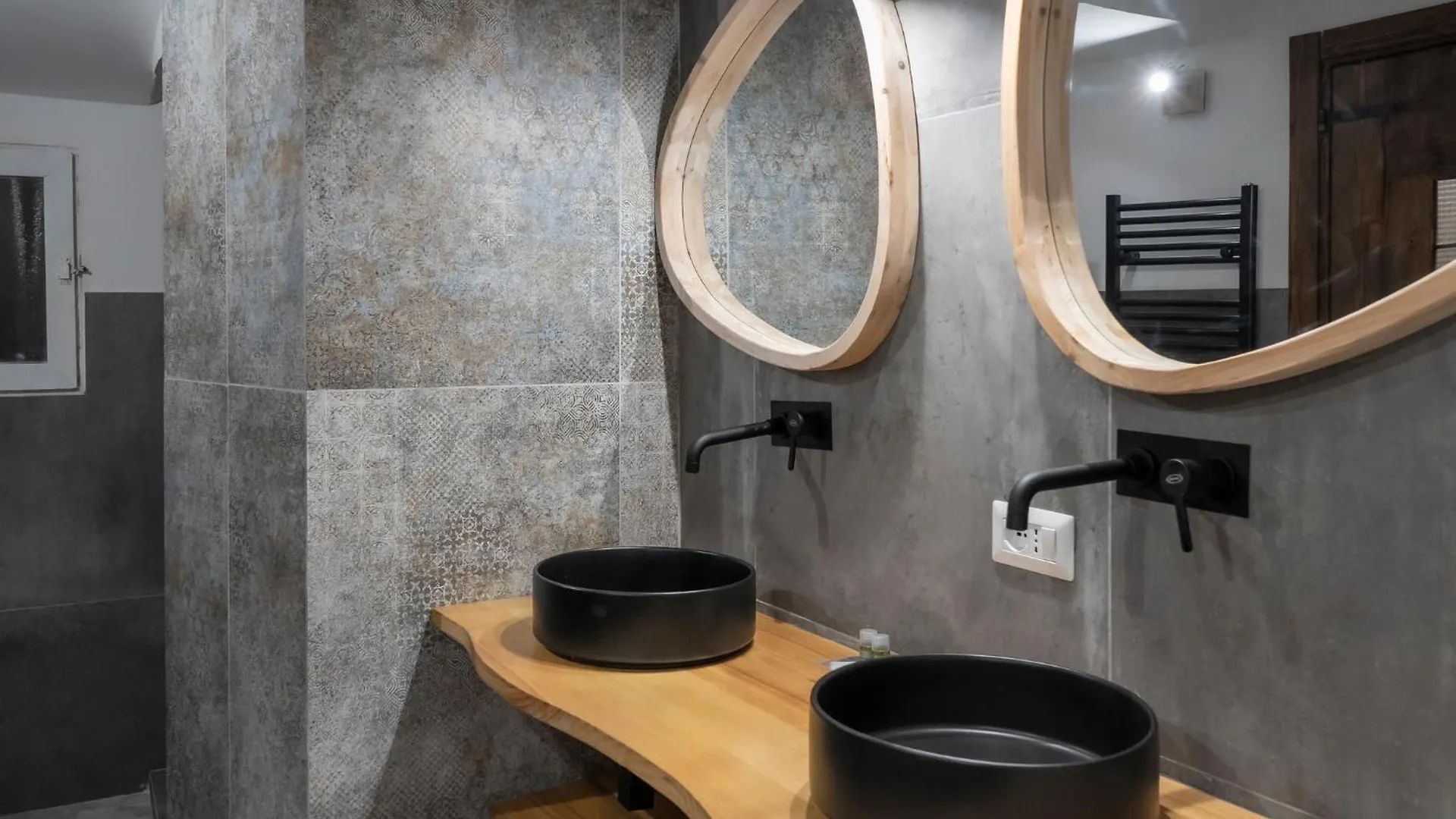 Domus Superior Capocci - Colosseum - Rione Monti Apartment Rome Italy