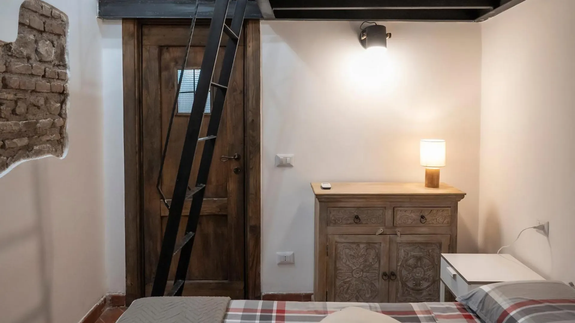 Domus Superior Capocci - Colosseum - Rione Monti Apartment Rome 0*,