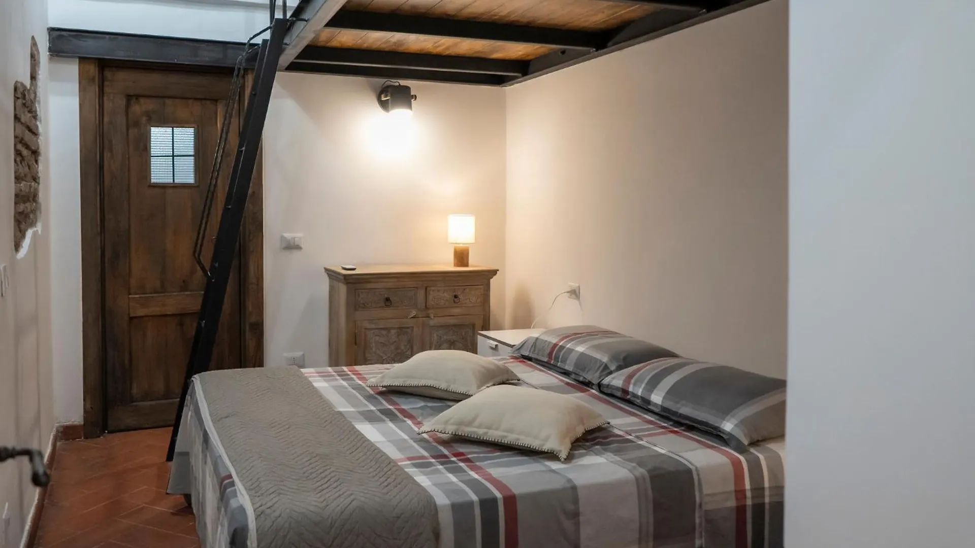 Domus Superior Capocci - Colosseum - Rione Monti Apartment Rome