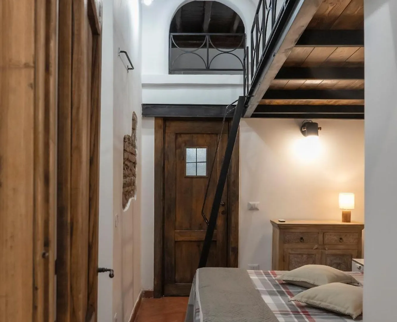 Domus Superior Capocci - Colosseum - Rione Monti Apartment Rome Italy