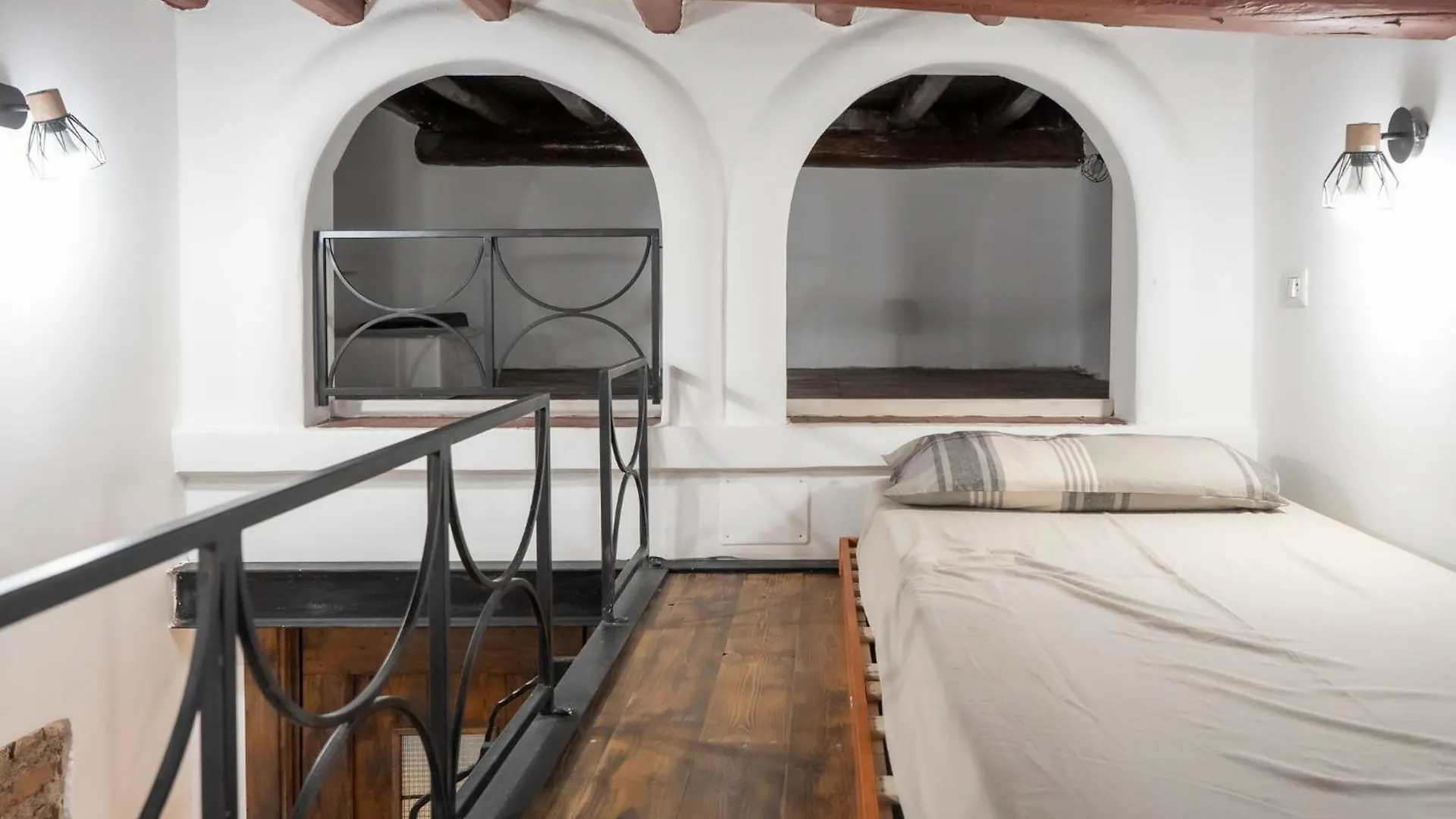 Domus Superior Capocci - Colosseum - Rione Monti Apartment Rome