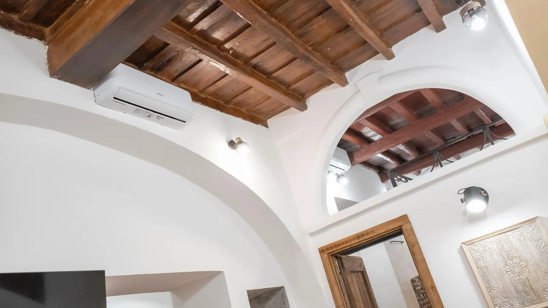 Domus Superior Capocci - Colosseum - Rione Monti Apartment Rome Italy
